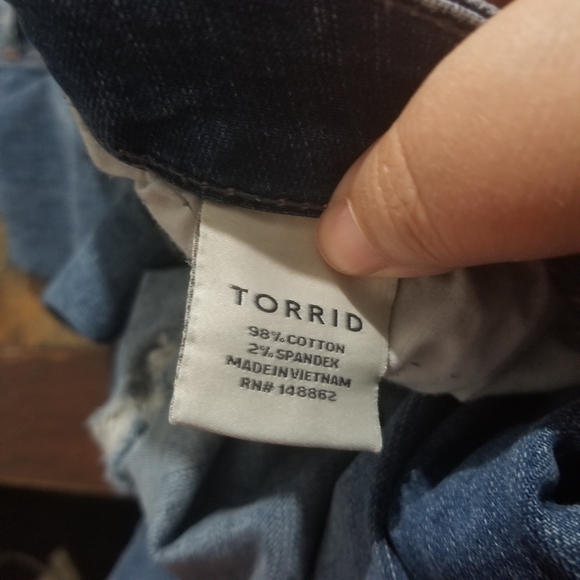 Torrid Distressed Ex Boyfriend Jeans Size 30 - Picture 4 of 6